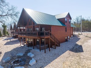 Exterior - 7BR Waterfront Haven w/ Hot Tub + Slip (Branson)