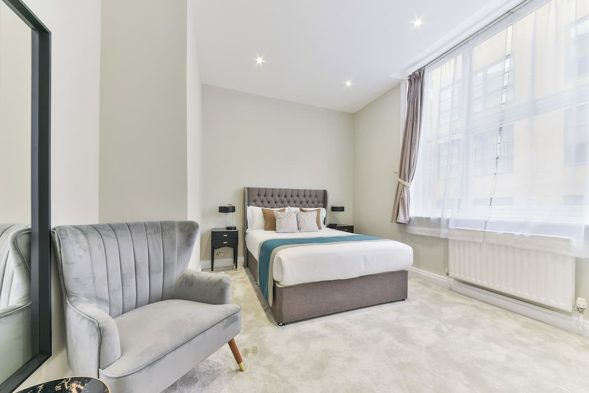 Egyptian cotton sheets, premium bedding, Select Comfort beds, desk