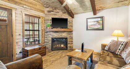 Table Rock Lake Cabin Near SDC w/ Boat Slip