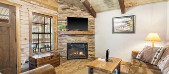 Table Rock Lake Cabin Near SDC w/ Boat Slip