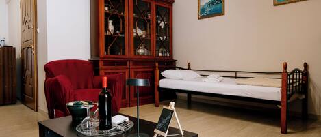 2 habitaciones, escritorio, tabla de planchar con plancha y wifi gratis