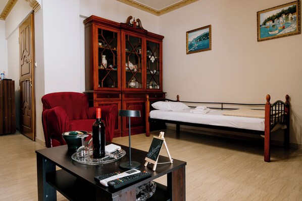 2 bedrooms, desk, iron/ironing board, free WiFi