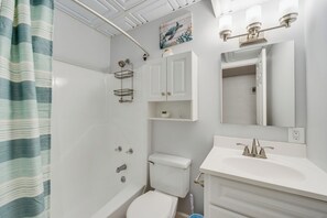 Shower, towels - Newport Bay 5 by Seaside Vacations & Sales (Ocean City)
