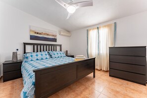 3 slaapkamers, een strijkplank/strijkijzer, gratis wifi, beddengoed