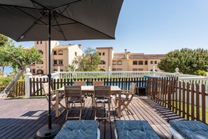 Outdoor dining - Villa "Superbly Situated Villa 67" with Sea View, Private Pool & Wi-Fi (Mijas Costa)