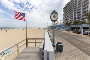 On the beach - Ocean Hideaway 110 by Seaside Vacations & Sales (Ocean City)