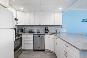 Fridge, microwave, oven, stovetop - Ocean Hideaway 110 by Seaside Vacations & Sales (Ocean City)