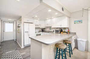 Refrigerador, microondas, lavavajillas, tostadora