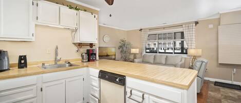 Kühlschrank, Mikrowelle, Ofen, Geschirrspüler