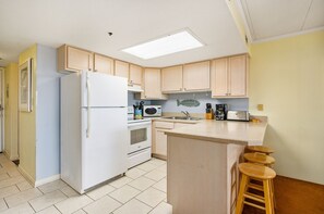 Fridge, microwave, oven, stovetop - Summer Beach 102 - Your Dream Vacation Home is Waiting For You! (Ocean City)