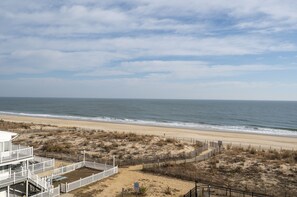 On the beach - Summer Beach 305 in the Sought After Summer Beach Building! (Ocean City)
