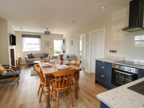 Fridge, dishwasher, electric kettle, toaster - Bethania (Oswestry)