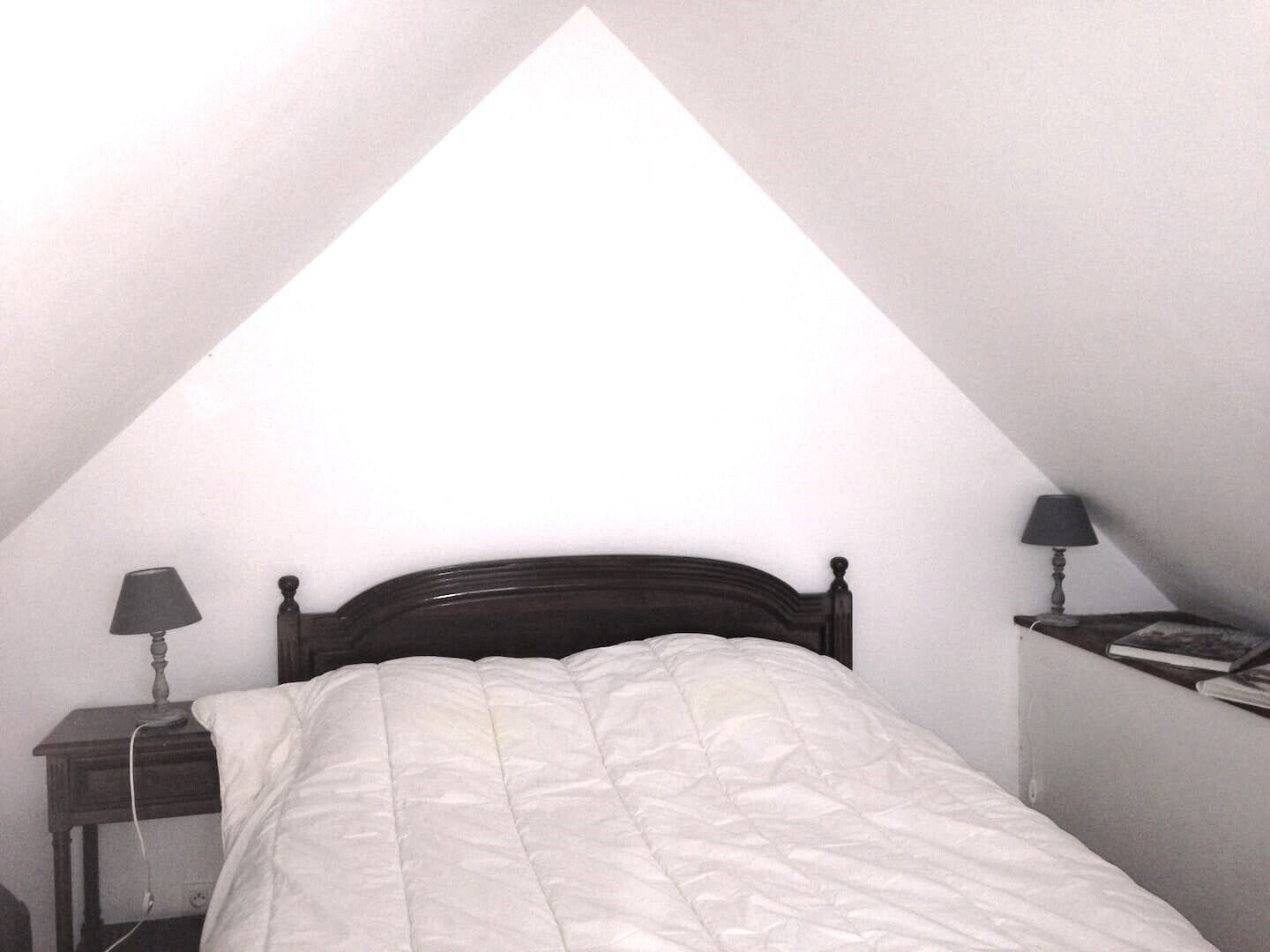 1 bedroom, travel crib, bed sheets