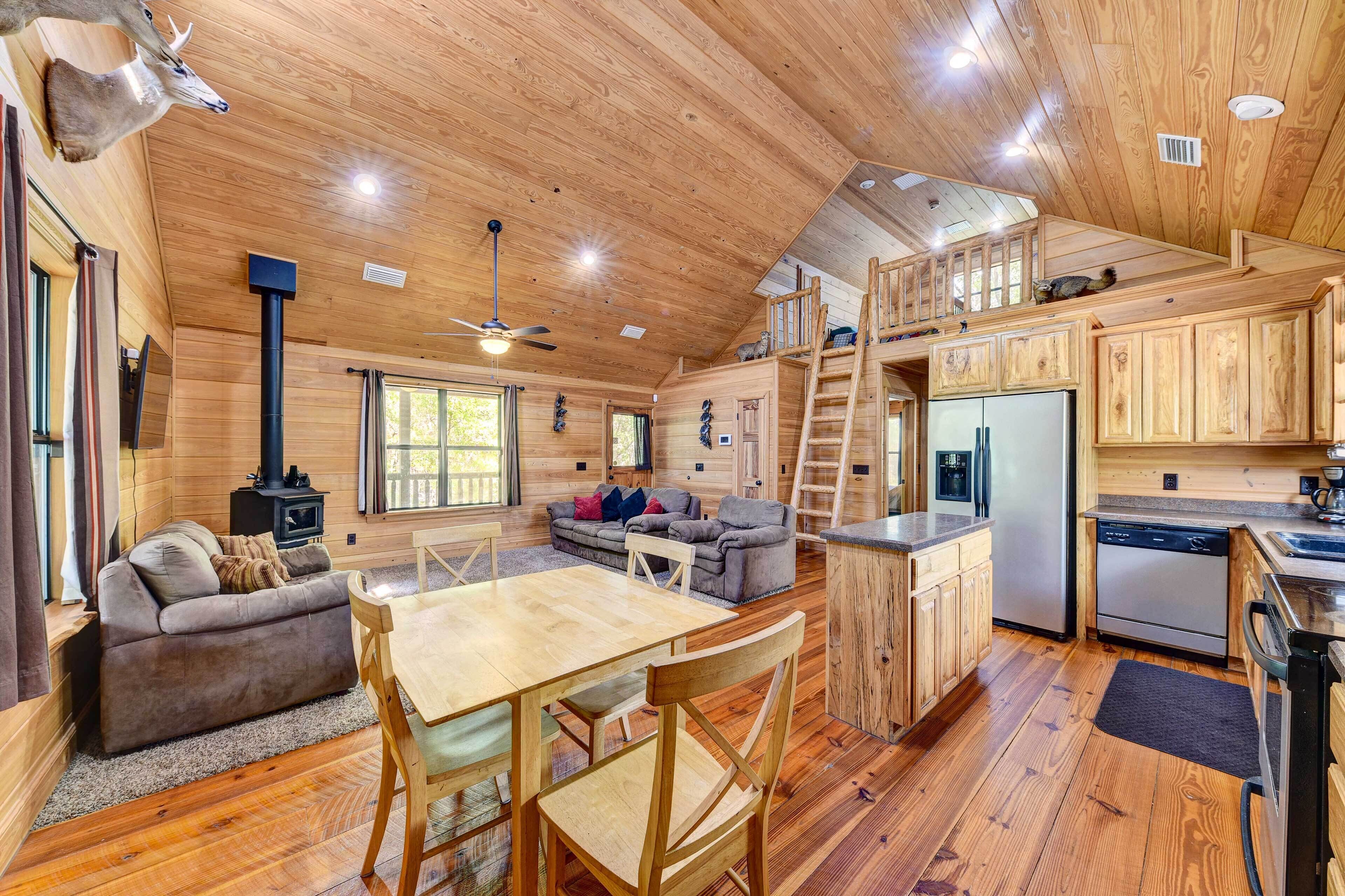 Charming Cabin w/ Decks & Fire Pit - Walk to River
