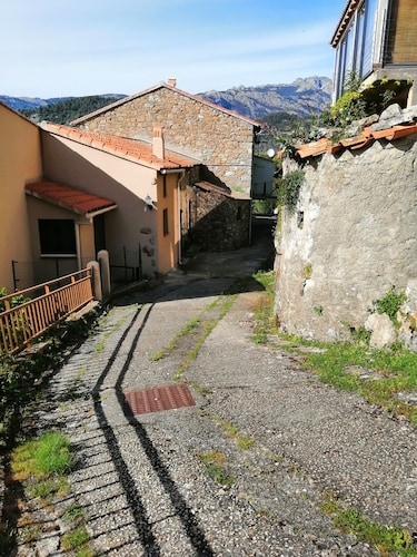 Authentic Corsican house in the mountains