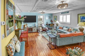 Living area - 22517 Hilltop Ave - Shore Nuff Beachy (Panama City Beach)