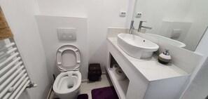 Shower, towels