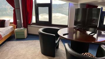 8 chambres, fer et planche Ă repasser, Wi-Fi, draps fournis