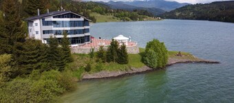 French villa on the shore of Lake Colibita