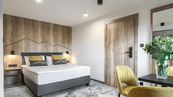 1 dormitorio, tabla de planchar con plancha, cunas (de pago)