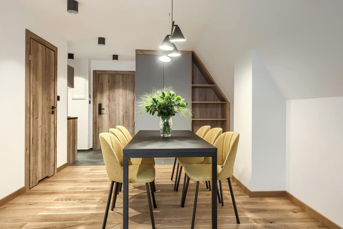 Apartament Suite z balkonem | 1 slaapkamer, een strijkplank/strijkijzer, babybedden, reisbedje
