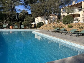 Outdoor pool - Charming guest house, 15 minutes from the most beautiful beaches in the Var. (Le Beausset)