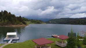 Property grounds - Modern apartment on the shore of Lake Colibița (Colibita)