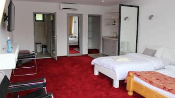 4 bedrooms, iron/ironing board, WiFi, bed sheets