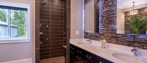 Jetted bath, hair dryer, towels, soap