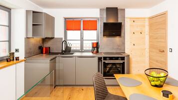 Kühlschrank, Ofen, Herdplatte, Geschirrspüler