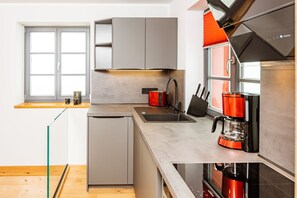 Kühlschrank, Ofen, Herdplatte, Geschirrspüler