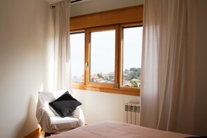 4 bedrooms, bed sheets, wheelchair access