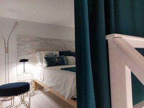 2 多间卧室、办公桌、熨斗/熨衣板、旅行婴儿床