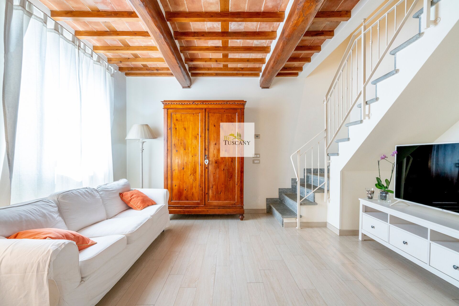 Pretty semi-detached house with panoramic view and completely renovated!