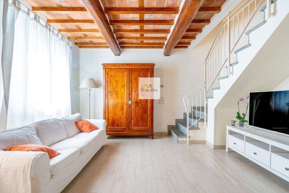 Pretty semi-detached house with panoramic view and completely renovated!