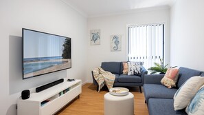 TV - Mcgrath welcomes you to Sea's the Moment Mollymook (Mollymook)