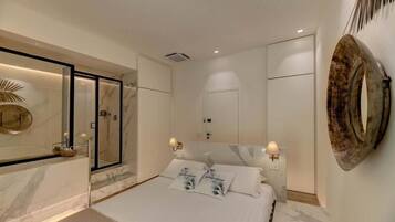 Chambre Double Junior | Literie de qualité supérieure, couette en duvet d'oie, minibar