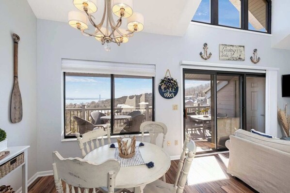 テレビ、DVD プレーヤー