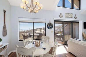 TV, DVD player - 13-11 Lakeside Sunrise - Expansive lake front Views! Indoor/Outdoor Pools w/Spla (Branson)