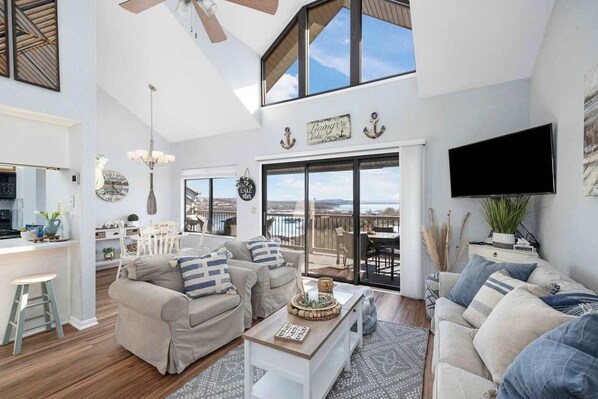 TV, DVD player - 13-11 Lakeside Sunrise - Expansive lake front Views! Indoor/Outdoor Pools w/Spla (Branson)