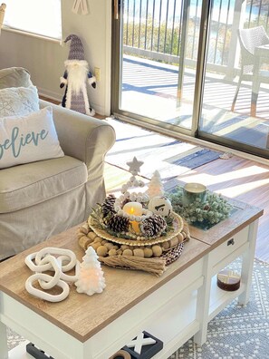 テレビ、DVD プレーヤー