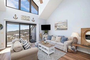 TV, DVD player - 13-11 Lakeside Sunrise - Expansive lake front Views! Indoor/Outdoor Pools w/Spla (Branson)