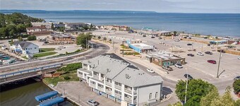 The Wasaga Beach House
wasagabeach77@gmail.com