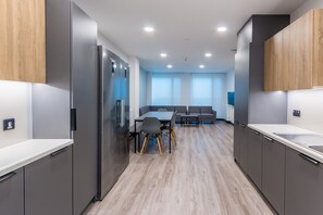 Quarto casal standard | Espaço de cozinha compartilhada