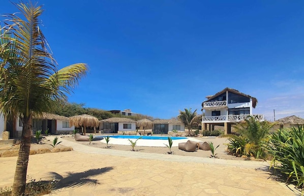 Exterior detail - Oasis de Vichayito (Los Organos)