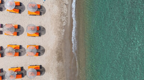 Private beach nearby, free beach shuttle, free beach cabanas