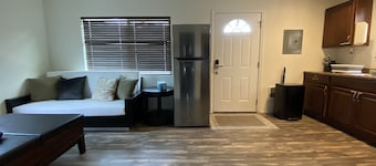 Lemonade Stand Quiet Cul-De-Sac