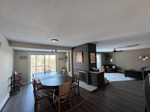 Dining - Lake View Home near downtown and the black hills (Rapid City)