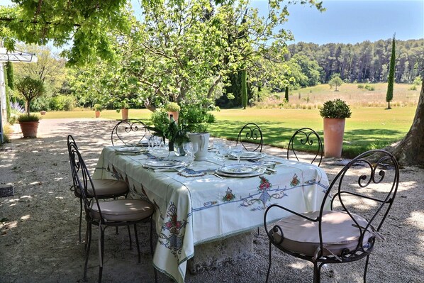 Outdoor dining