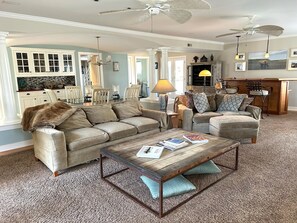 TV, caminetto, stampante